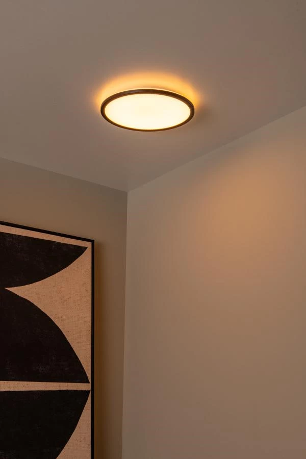 Lucide CASTOR - Deckenleuchte Innen/Außen - Ø 32 cm - LED Dim. - CCT - 1x20W 2700K/6500K - IP44 - Rgb - Opal - Atmosphäre 1